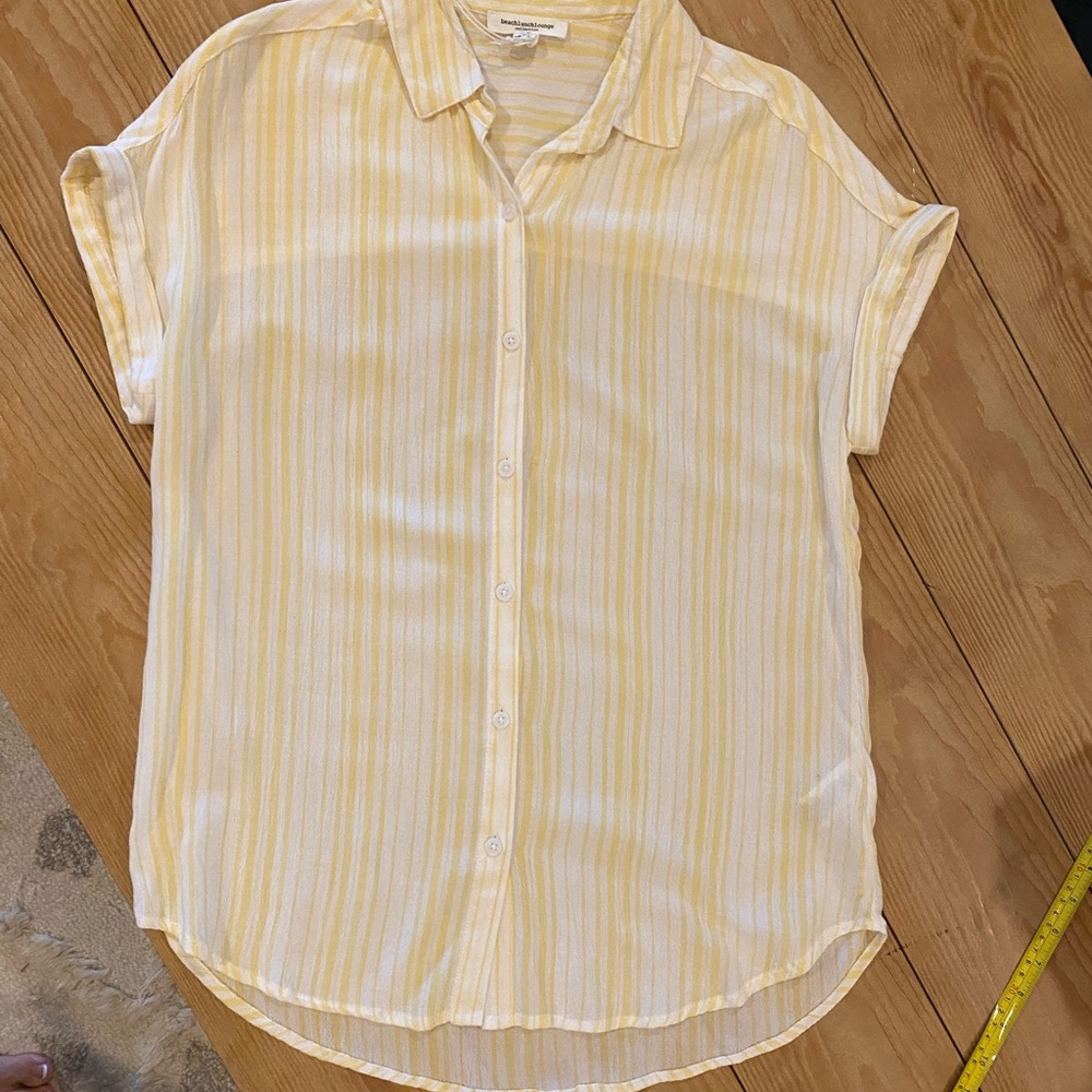 NWT women’s small button up shirt